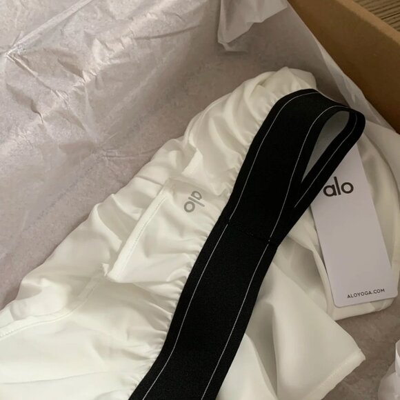 ALO Yoga White Athletic Shorts with Elastic Waistband and Built-in Liner - Picture 5 of 5